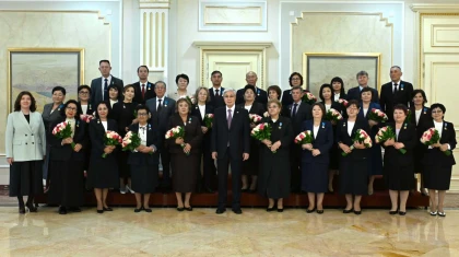 "Әр адамның өмірінде ерекше орын алатын тұлға": Тоқаев ұстаздарды кәсіби мерекесімен құттықтады