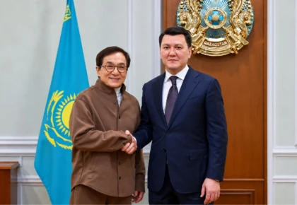 Ерлан Қарин Джеки Чанмен кездесті