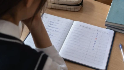 Қазақстанда бір пәннен "2" алған оқушы сыныпта қала ма? Министрлік ата-аналарға жауап берді