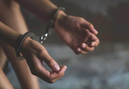 Әйел екі жігітті сүйемін деп темір тордан бір-ақ шықты