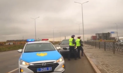 Павлодарда жүргізушіні пара үшін босатып жіберген полицейдің өзі қамауға алынды