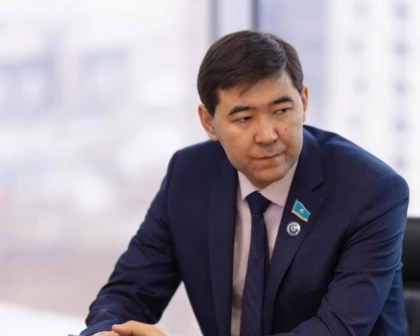 Депутат үш бөлмелі қызметтік пәтеріне 60 мың теңге коммуналдық төлем төлейтінін айтты