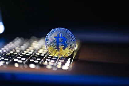 Әлемдегі ең ірі криптобиржа Binance 2,5 миллиард доллардың активін бұғаттады