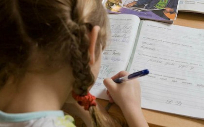 Алматылық баласының жұмыс дәптерінің қымбаттығын айтып шағымданды