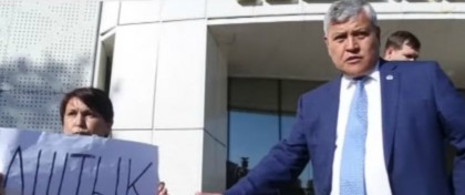 "Үйлеріңіздің түрі анау": Әкімдіктен коттедж алған 8 баланың анасы аштық жариялады