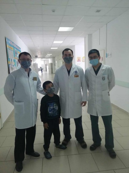 Қызылордалық дәрігерлер 8 жастағы баланың бауырынан құртқа толы 4 киста алып тастады