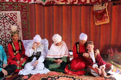 Вышла замуж за брата покойного мужа: Казахстанка высказалась о традиции аменгерства