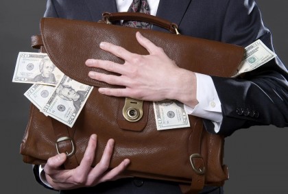 Елорданың білім басқармасының басшылары ноутбук сатып алуға бөлінген қаржыны жымқырды деп күдіктелуде