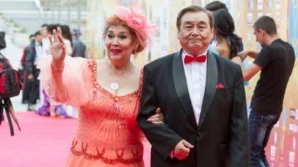 «Измена равна преступлению»: Проживший 50 лет с женой Ескендир Хасангалиев рассказал о «неувядающей любви»