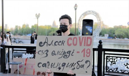 Нұр-Сұлтанда вакцина туралы ашық аспан астындағы театр қойылымы болды