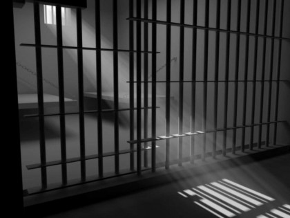 Алматыда автобуста бұрынғы әйеліне пышақпен шабуылдаған азамат екі айға қамауға алынды