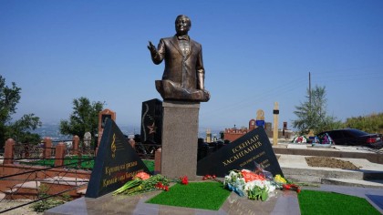 Кеңсайға жерленген Ескендір Хасанғалиевке ескерткіш мүсін қойылды