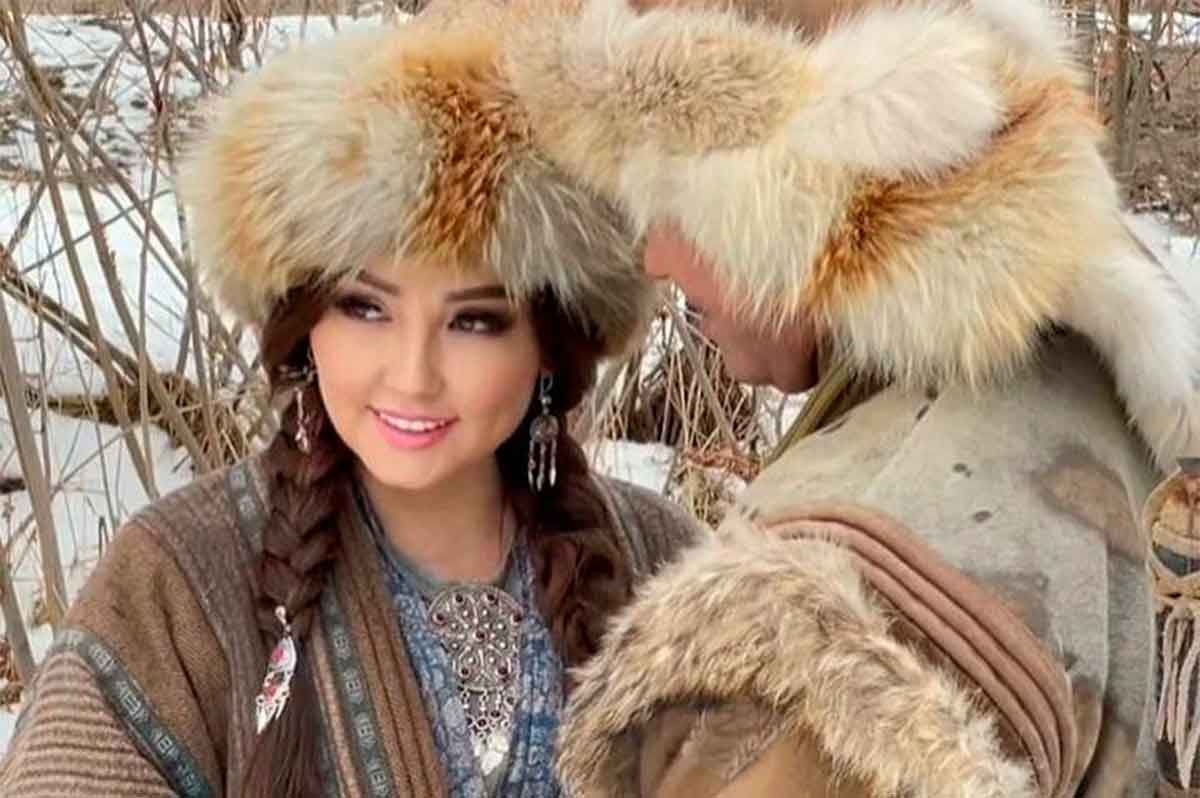 Порно, олар оны сиқырлайды және ол қашып кетеді