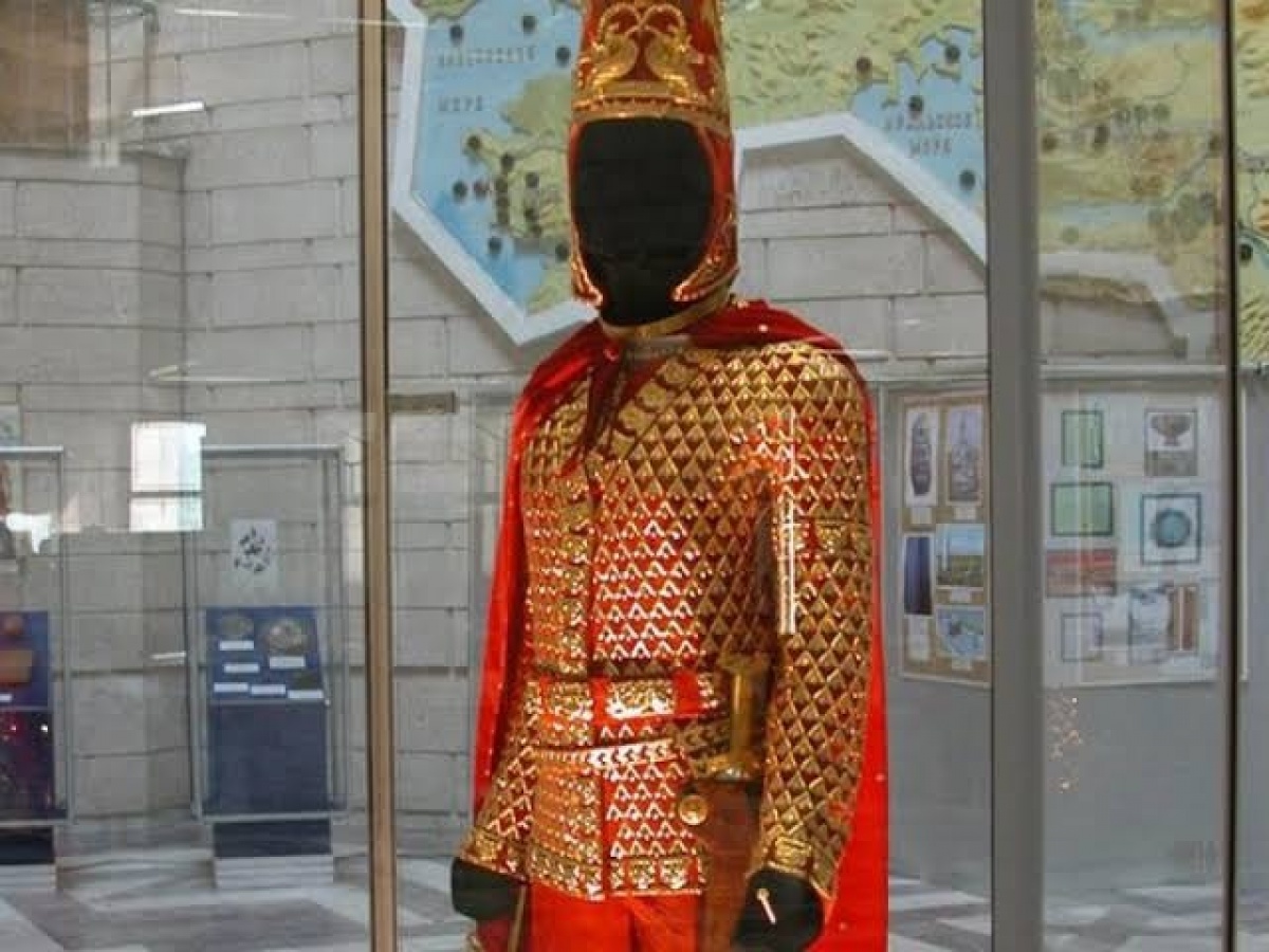 Слова о золотом человеке. Иссыкский золотой человек. Казахстан, музей золотого человека.