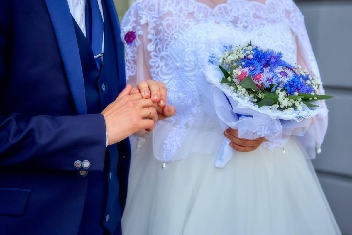 Әйелдің суреттері оның қынапшасын көрсетеді Медициналық мектеп дәрісіндегі секс сабағының видеосы