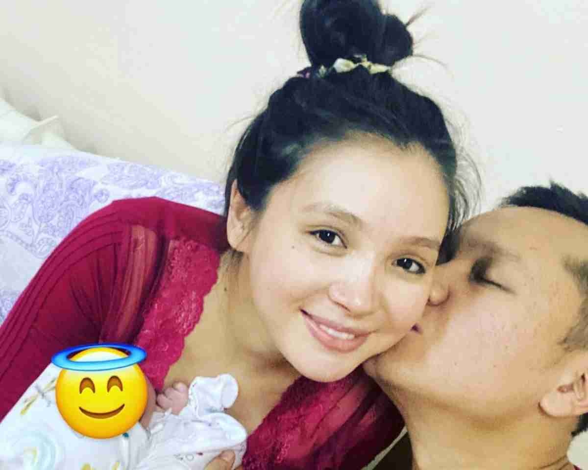 Орыс порно: жас жігітпен екі жетілген әйел Қыздардың лас трусикасы