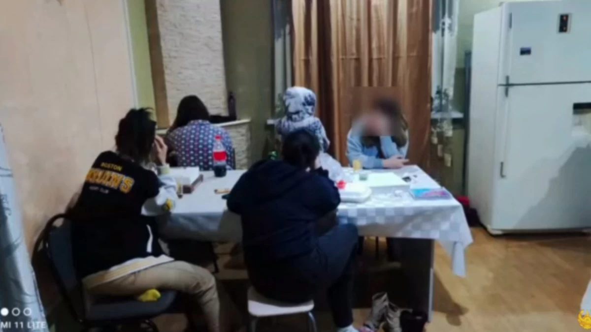 Үлкен кеудесі бар әйелдердің суреттері