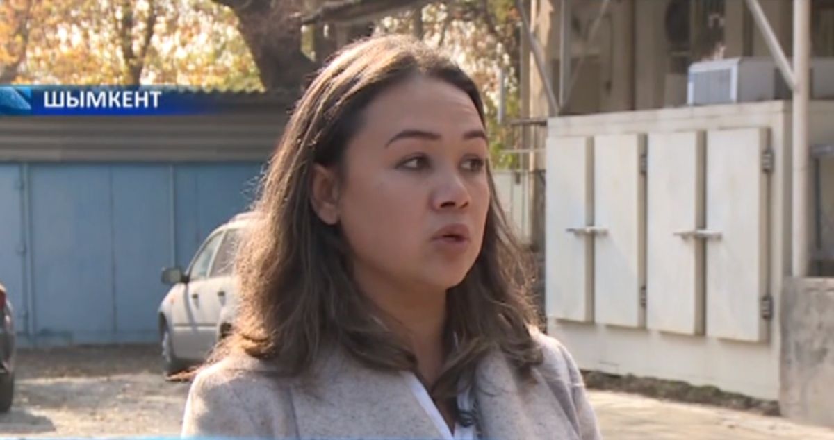 Алана Раемен секс видеосы Қысқа юбка астындағы бөкселер