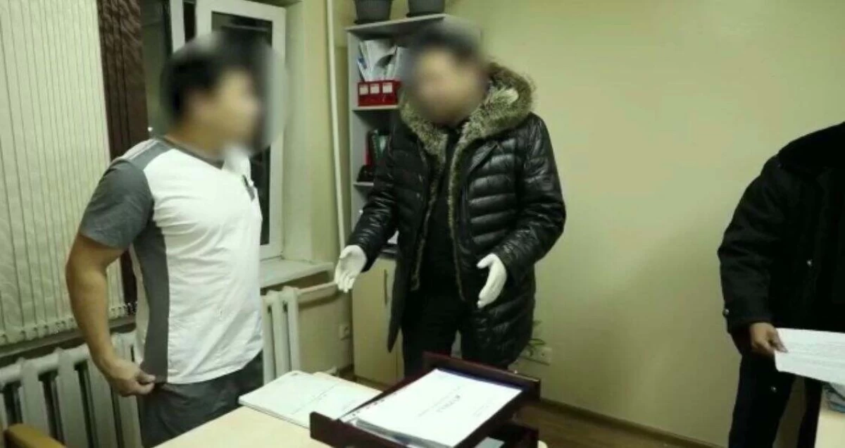 Әйелінің қатысуымен күйеуінің порно массажы