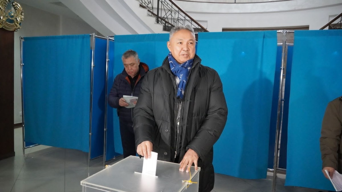 Азат Перуашев сайлауда өз таңдауын жасады