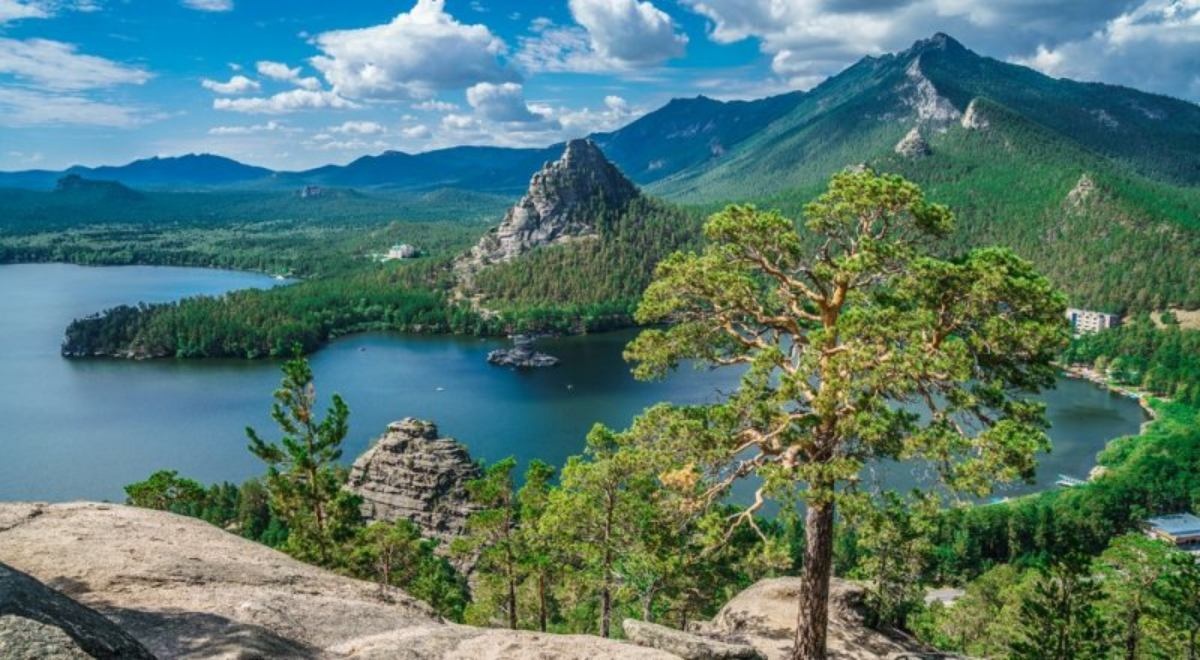 Таксиде бөтен әйелді тракциялайды.