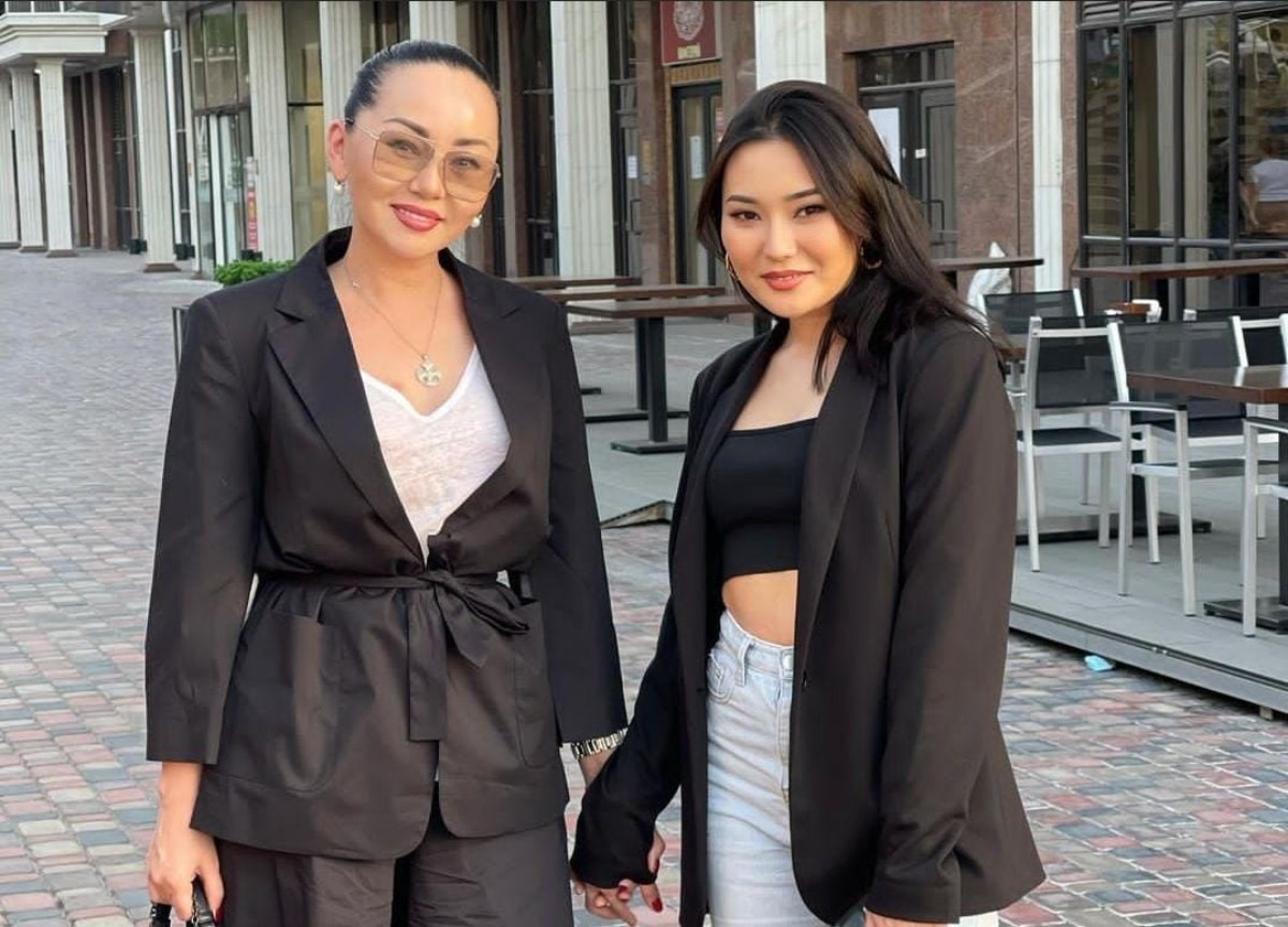 Дочь баян. Баян алагузова 2021. Баян алагузова с дочерью. Баян максатовна алагузова. Айару дочь баян есентаевой.