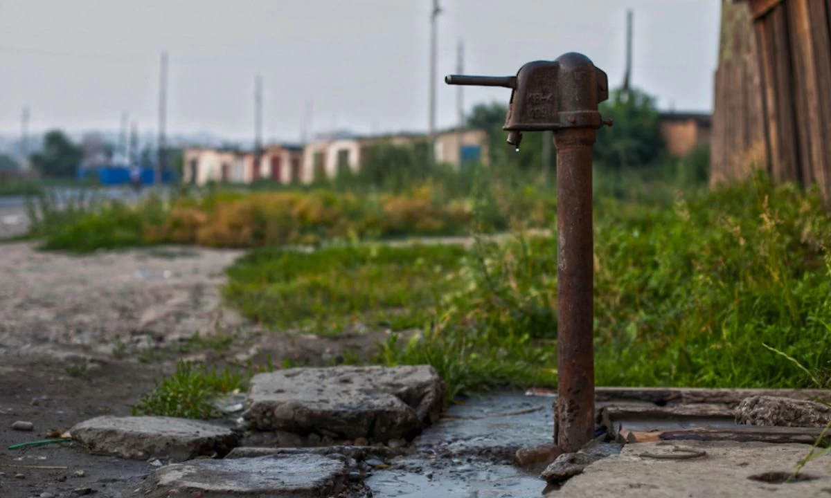 Столбцы вода