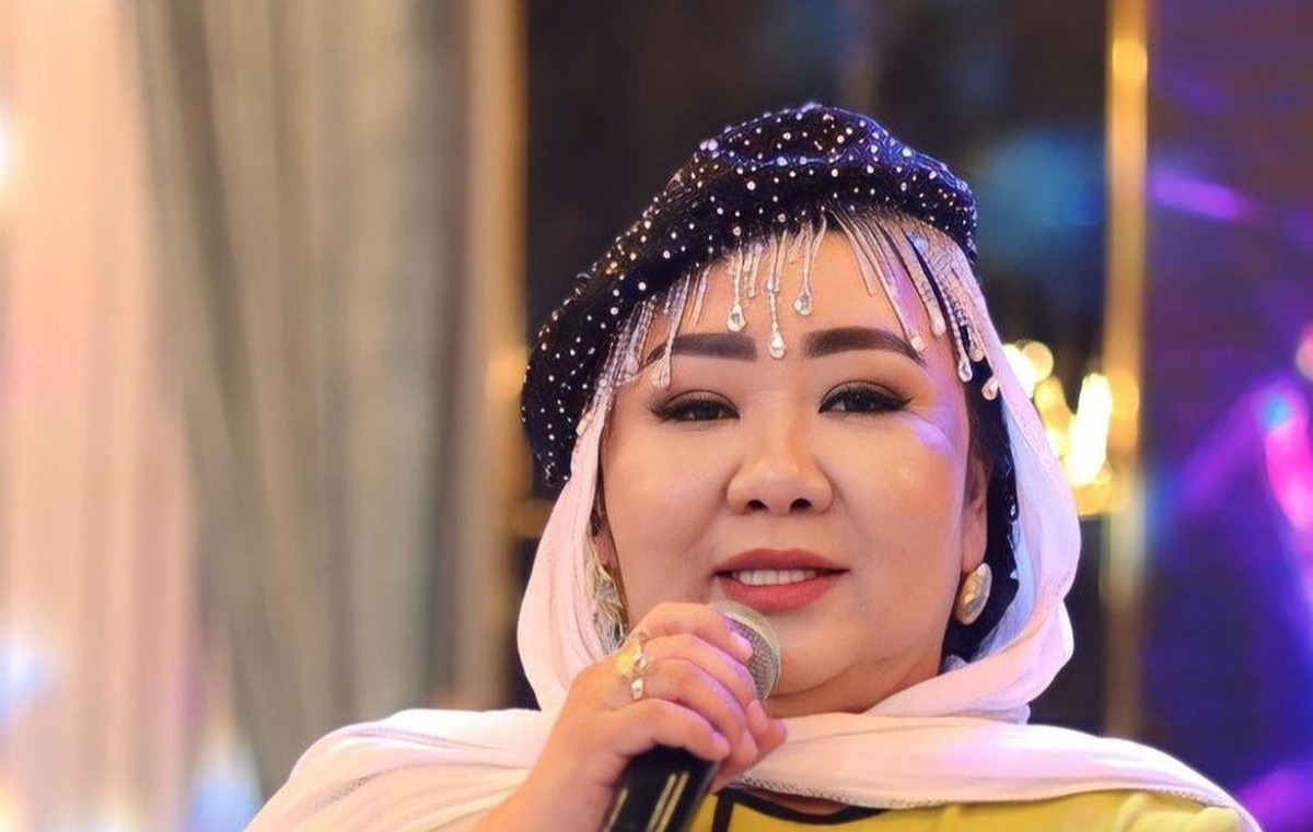 Орыс порносы: Анасы қызын жалайды