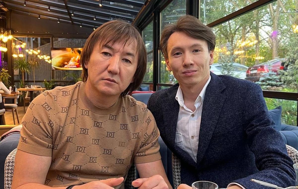 Жағажайда кеуделердің кездейсоқ жыпылықтауы