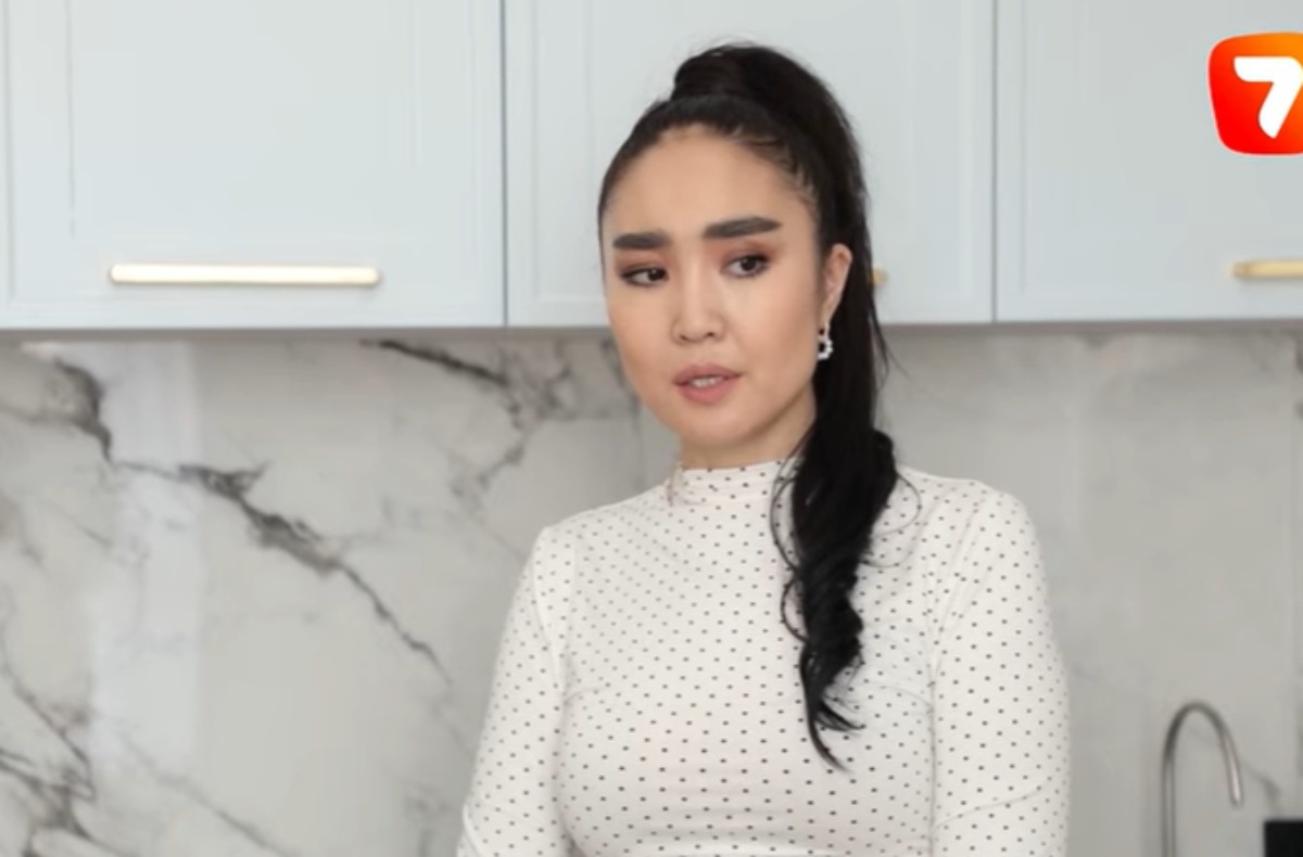 Анам дірілдеп жатыр Жасырын камерадағы жатақханадағы секс