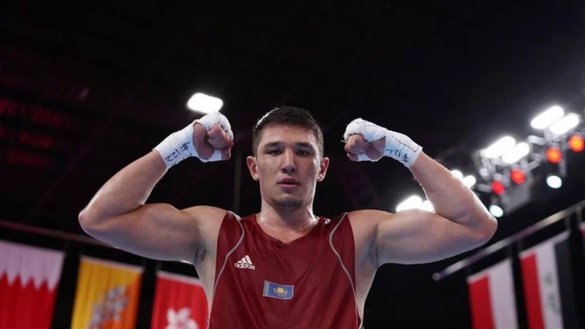 Жыныстық қатынастан кейін әйелін жалап жатқан көкемнің видеосын қараңыз.