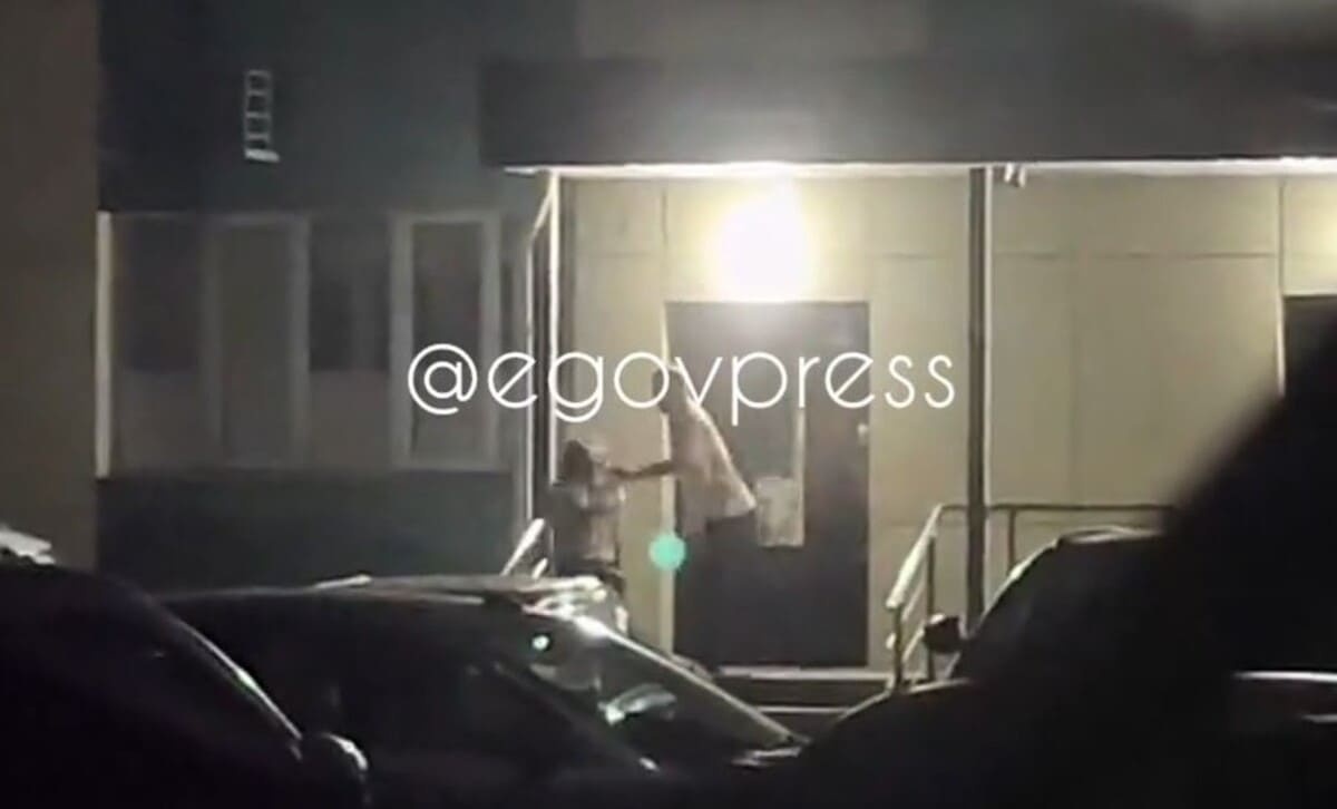 Порно әпкесі әпкесін үйретті