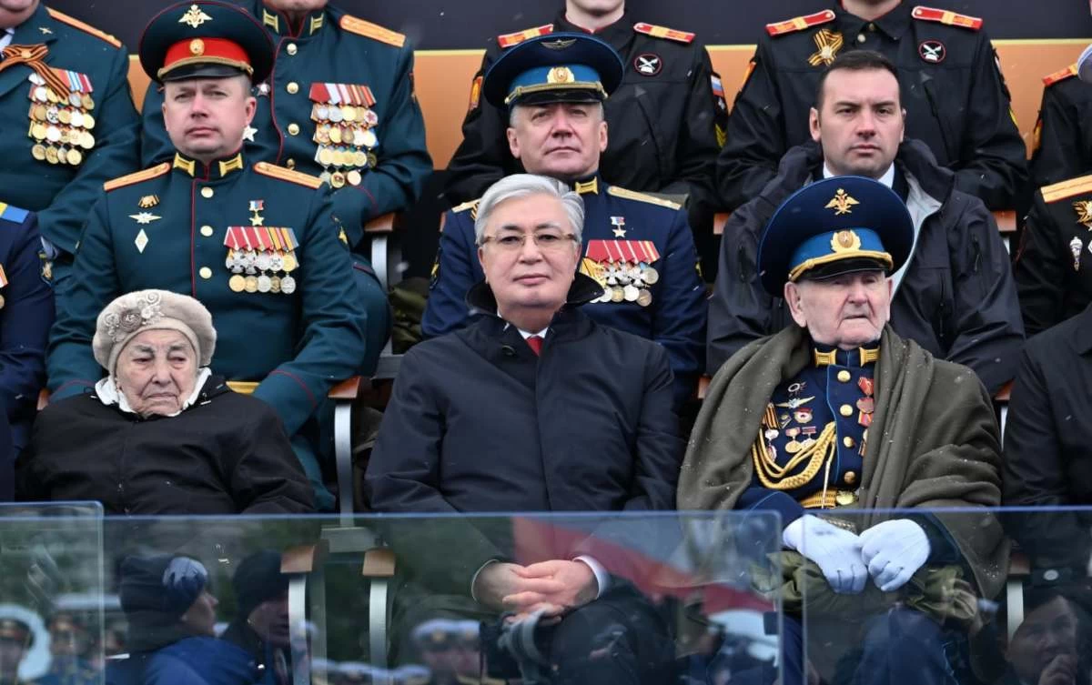 Тоқаев Жеңіс күніне орай Мәскеудегі әскери парадқа қатысты (видео)