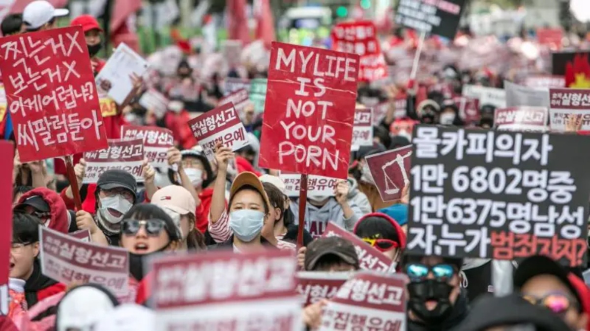 Үлкен есек балапандарымен жыныстық қатынас