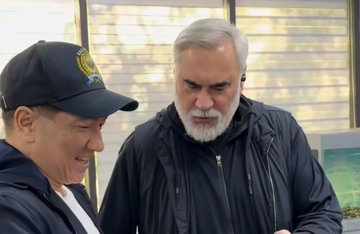 Рогоноска порно би секс онлайн