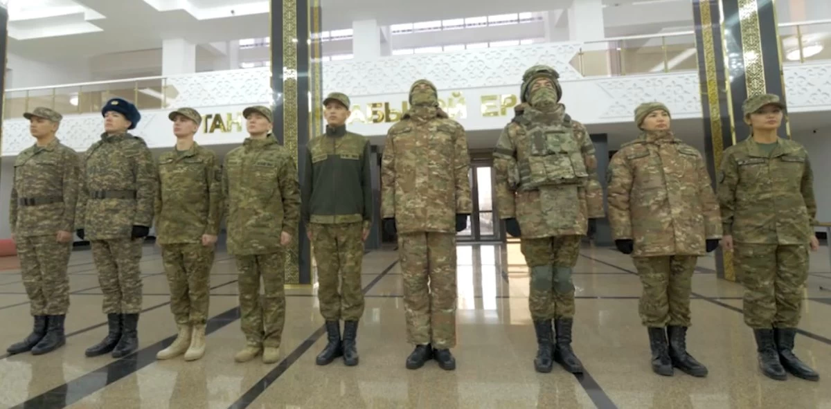 «Зұлым экипаж» порно комиксы Жалаңаш жетілген орыс арулары