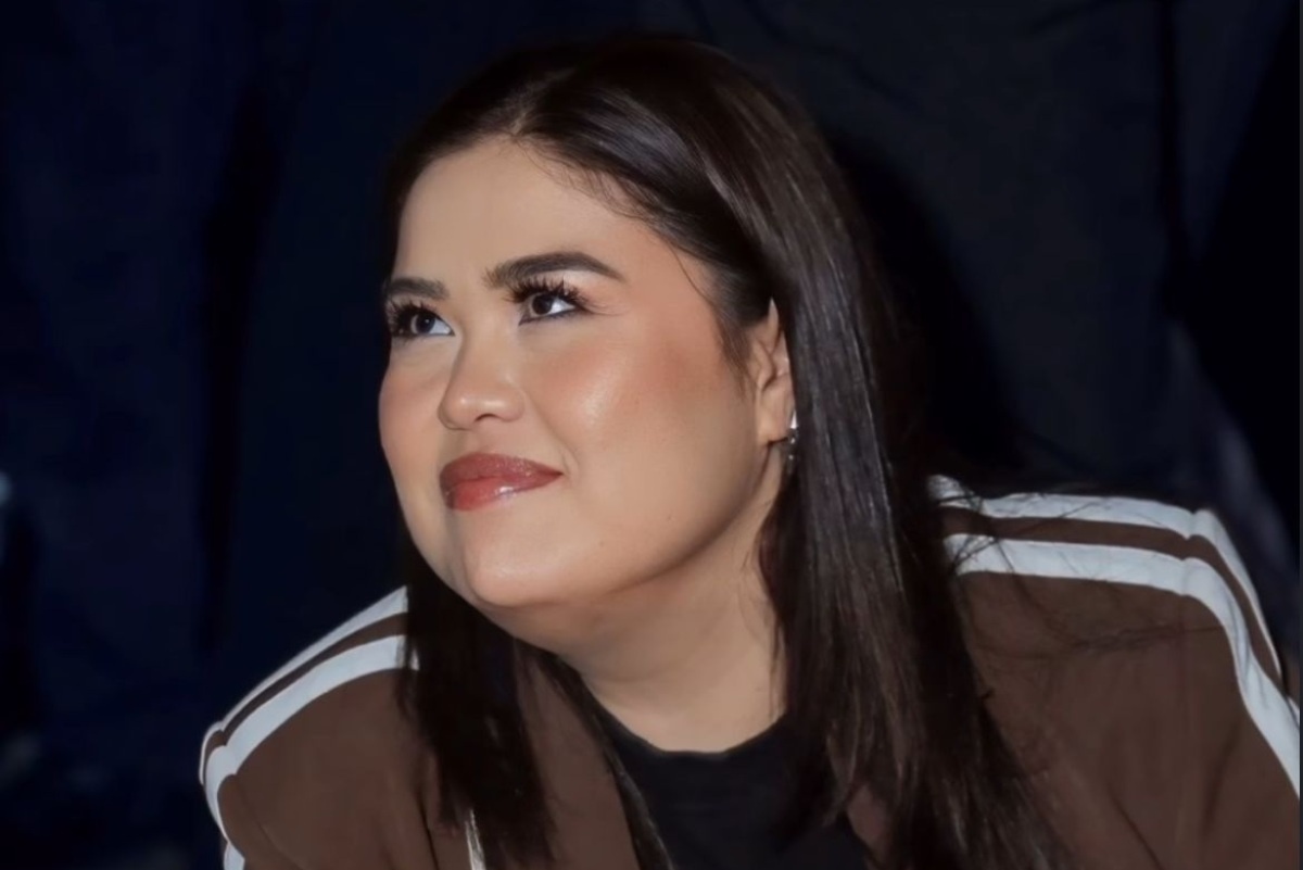 Ана, әке және екі қызы порно Пенис қынапта тұрып қалады