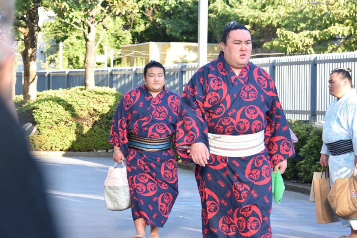 ануста ақ өсінділер бар