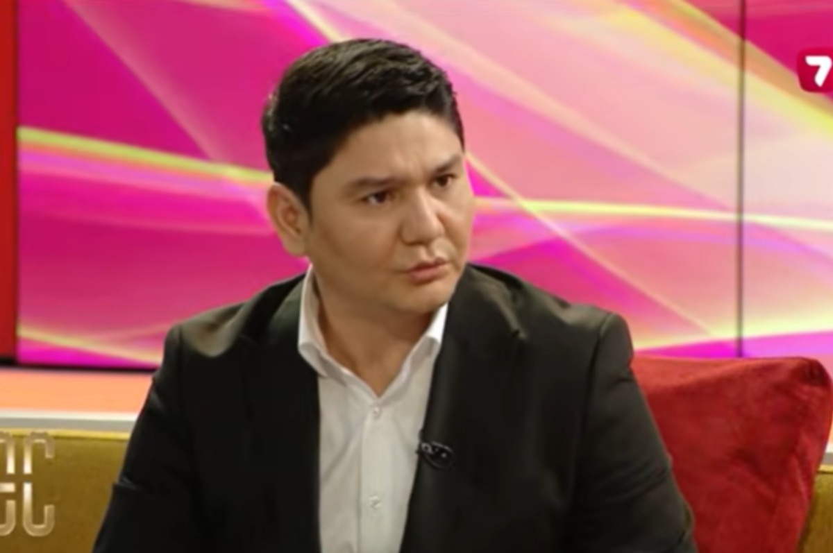 Анам веб-камерада мастурбация жасайды