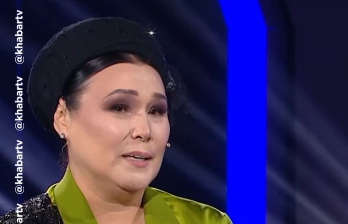 Жалаңаш әйелдер душта жеке