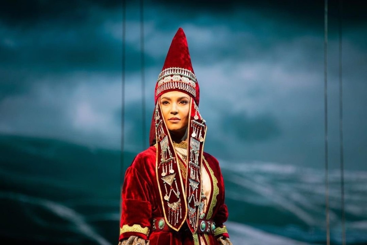 Желідегі қыз зорлық-зомбылықпен консаж жасайды