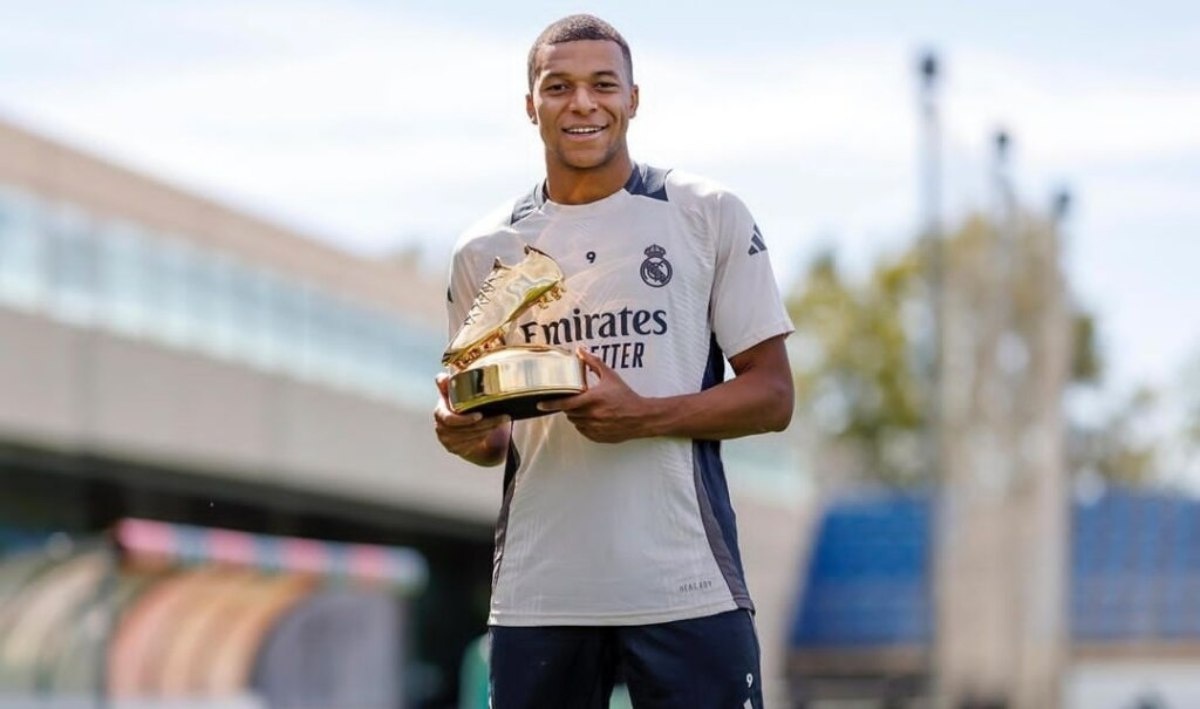 Күйеуім футбол порносын көріп отырғанда