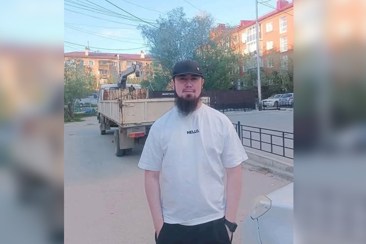 Қарт такси жүргізушісі кеуделі әйелді көлікте трахает етеді