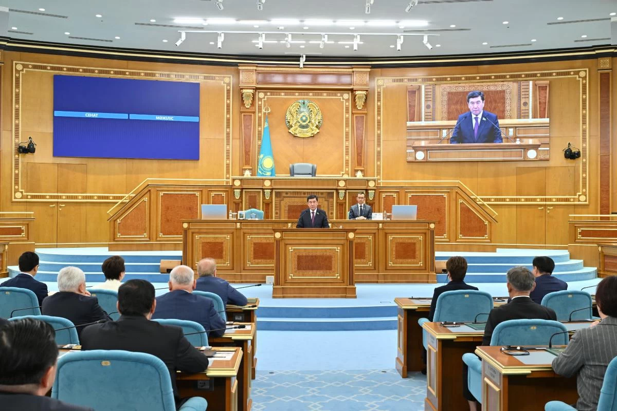 Қошанов және парламент депутаттары