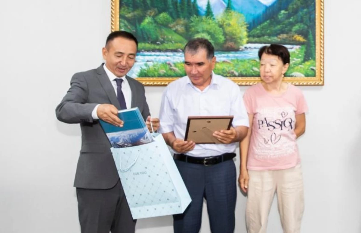 Алматыда қабаған иттен құтқарған азамат марапатталды
