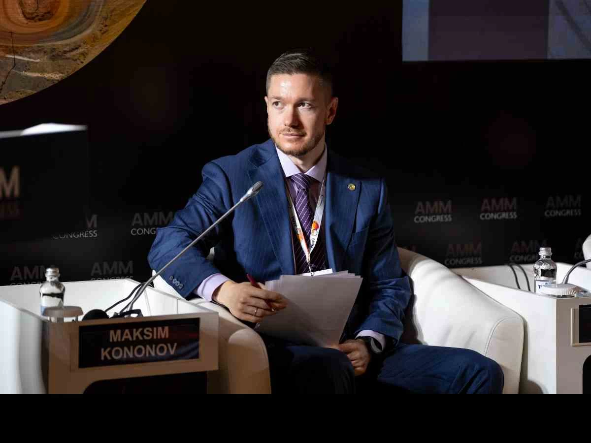 максим кононов