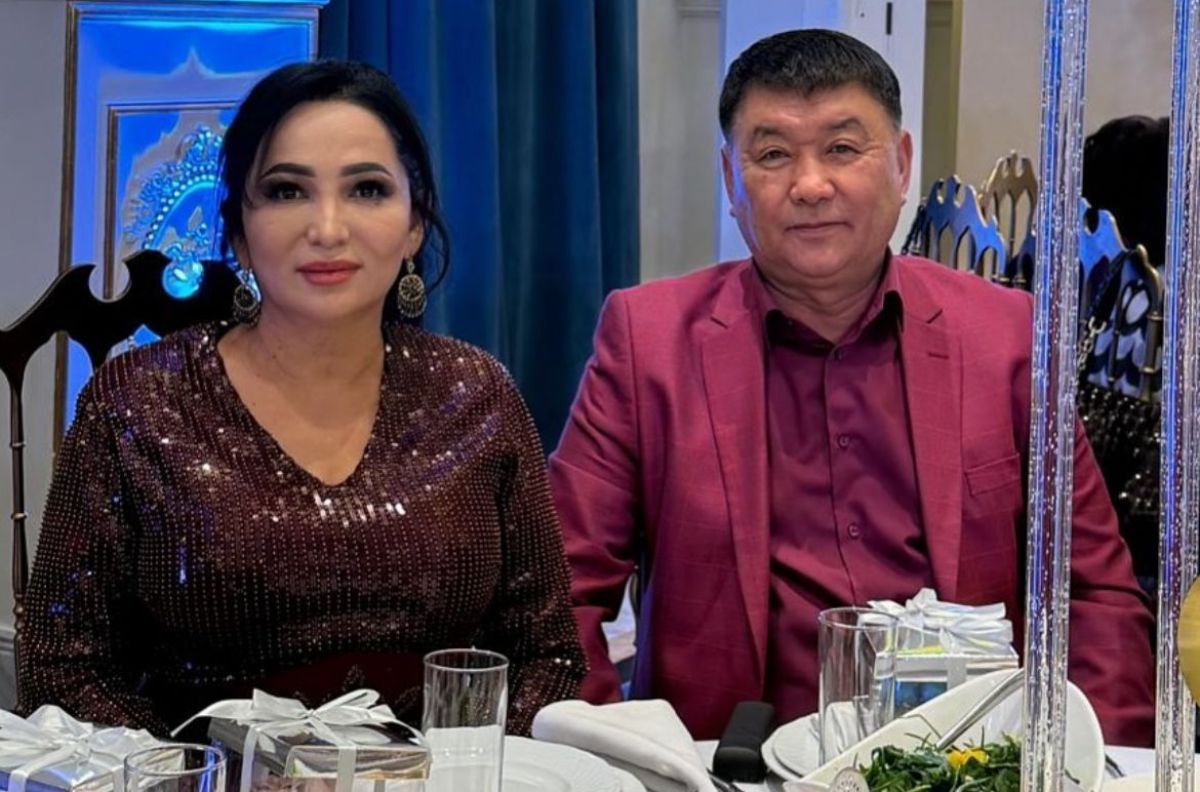 Ол әйелін досымен бөлісті.