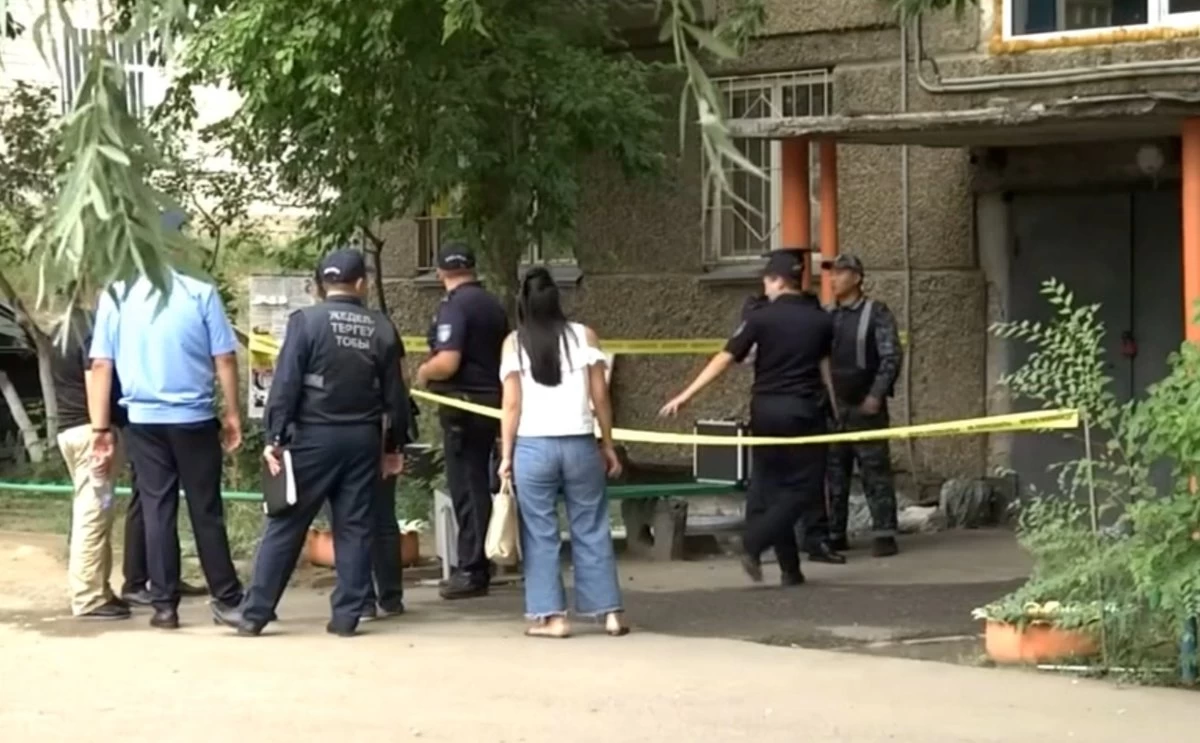 Екі баласын терезеден лақытырып жіберген әйел