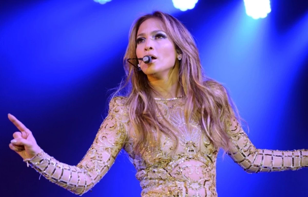 JLO Алматыға келеді