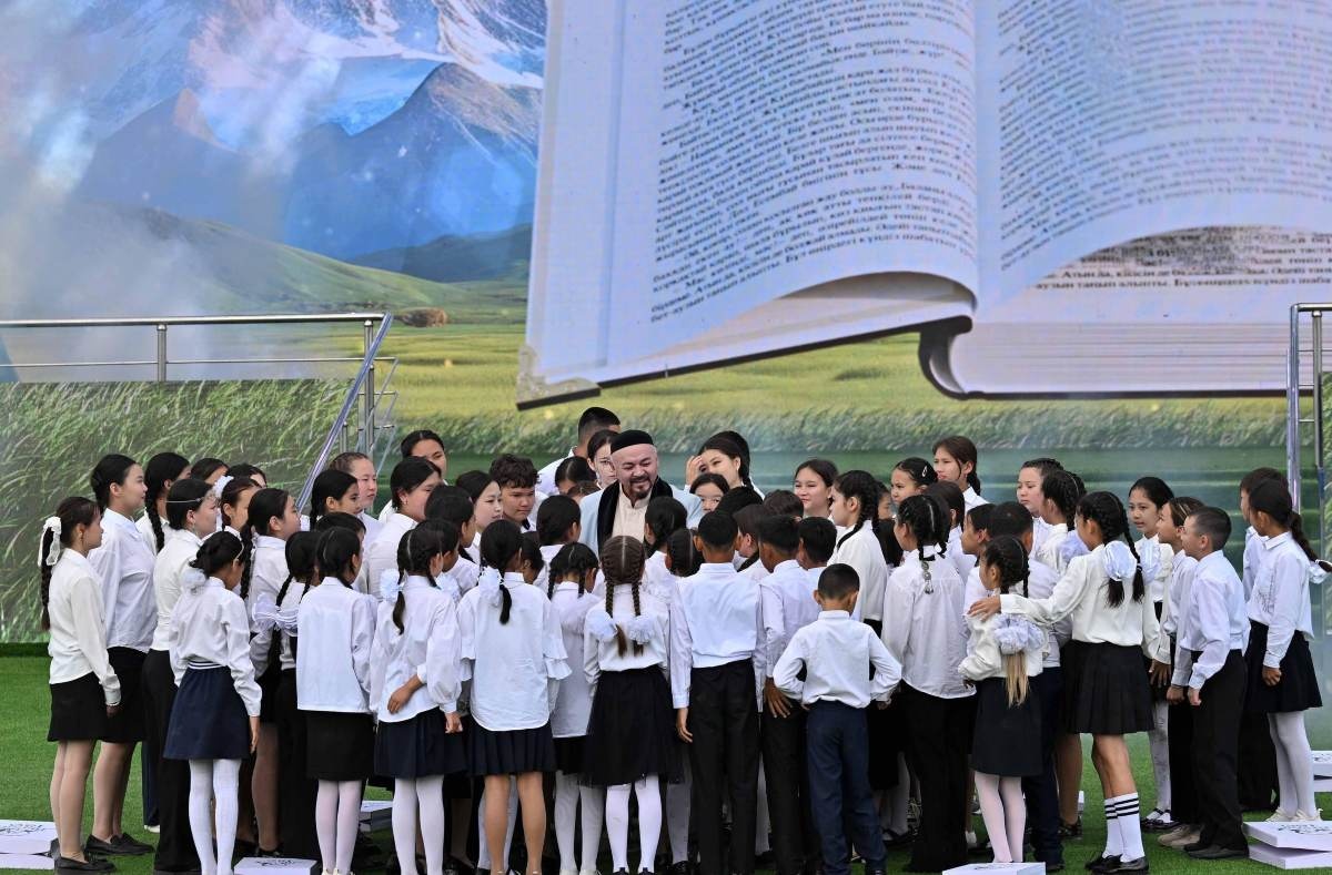 Қатты емізік тесу Мультфильм қыз робот секс